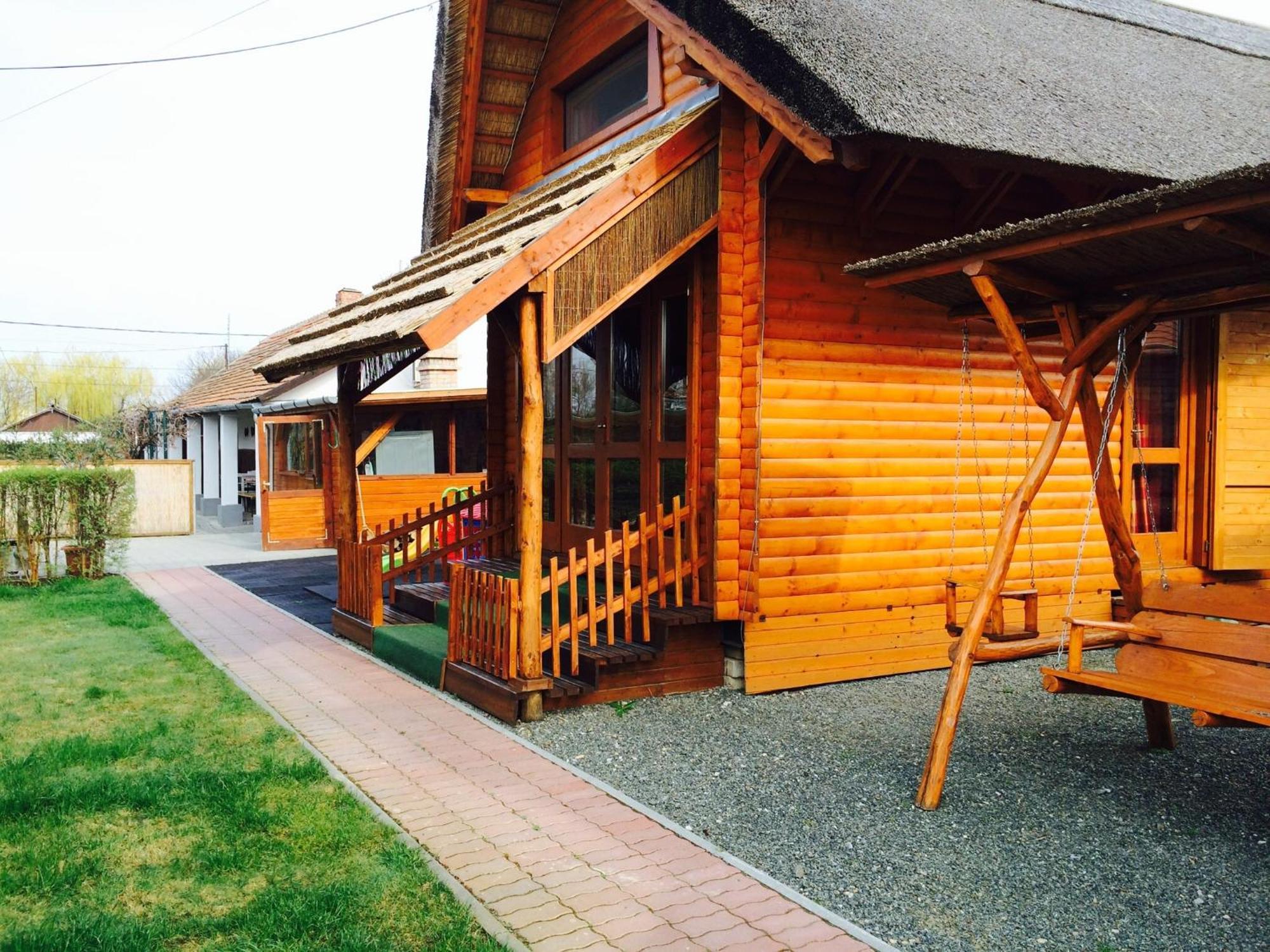 Sulyom Panzió Apartamento Tiszafüred Quarto foto