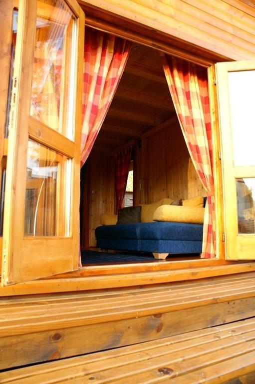 Sulyom Panzió Apartamento Tiszafüred Quarto foto